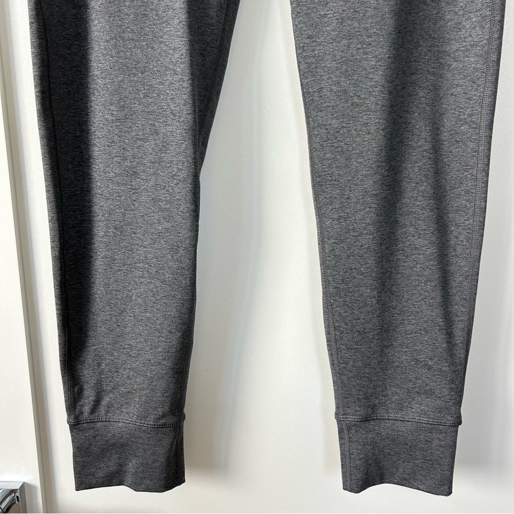 Vuori Sunday Performance Jogger Charcoal Heather Size Small - Picture 4 of 11